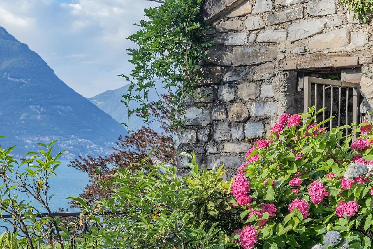 L Como Lake Apartment