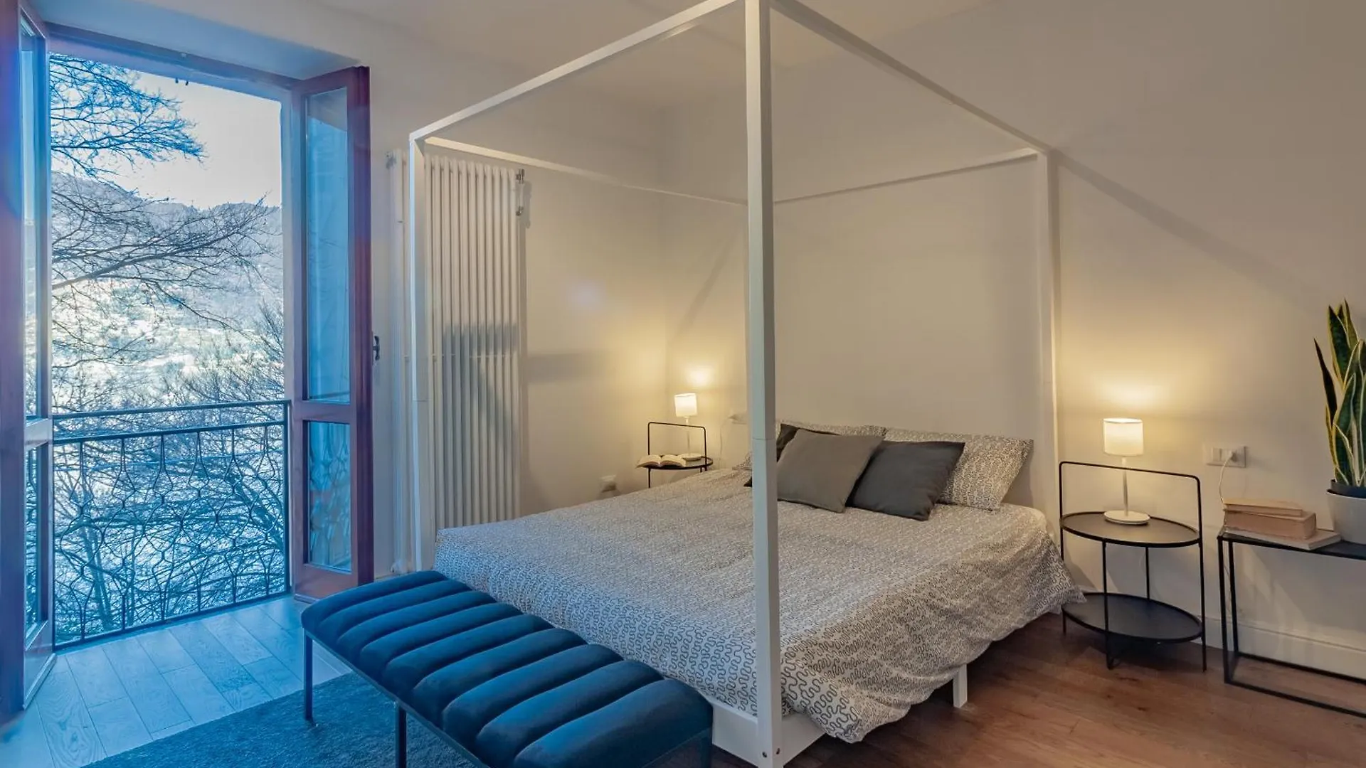 L Como Lake Apartment
