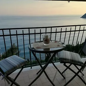 a-m-house.hotelitalianriviera.com/